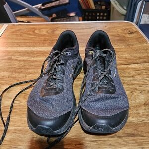 ♥️ GUC Womens Size 11 Black Under Armour Charged Shoe